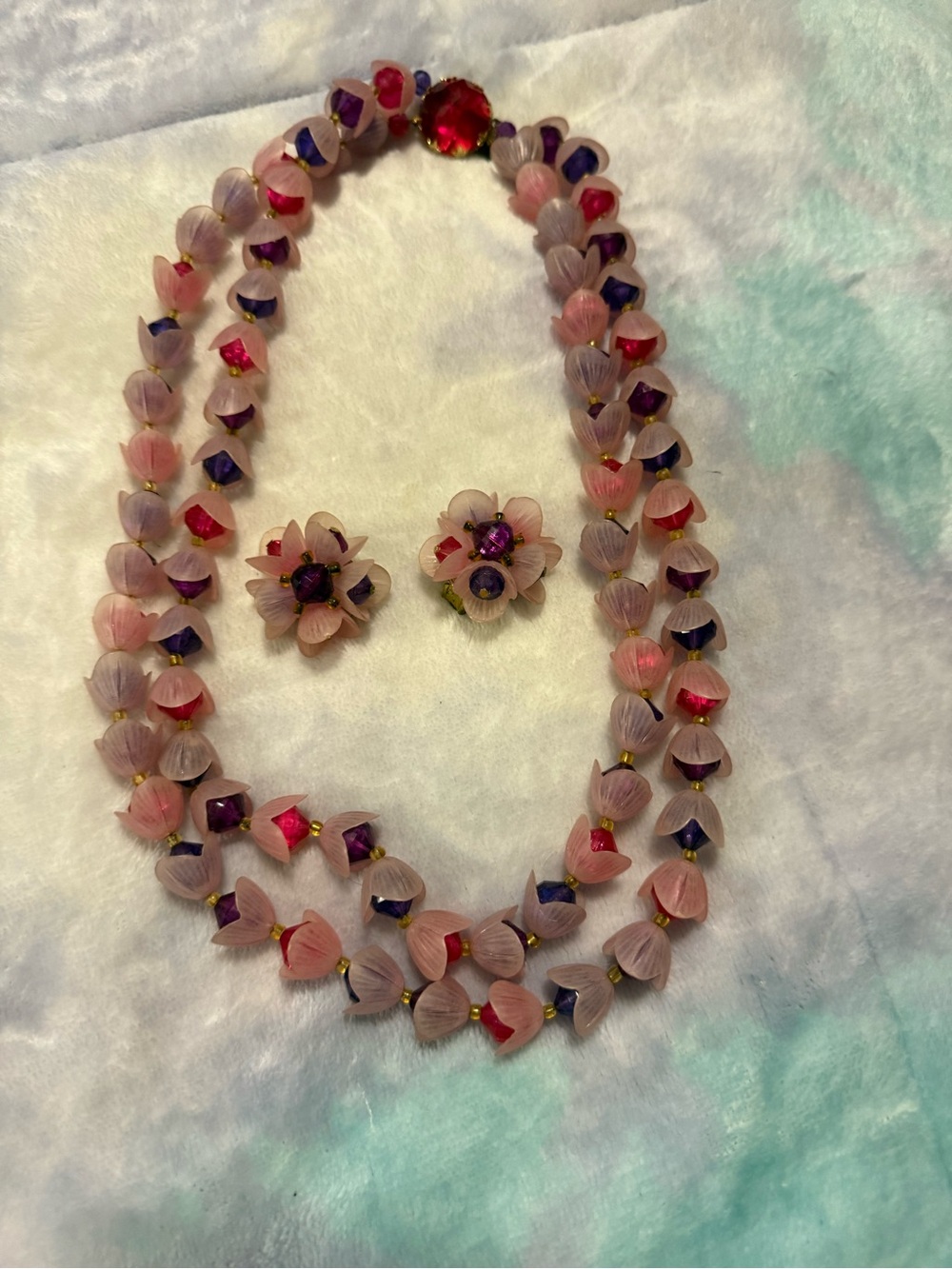 Unbranded Pink & Purple Floral Bead Necklace with Clip-On Earrings 1950’s